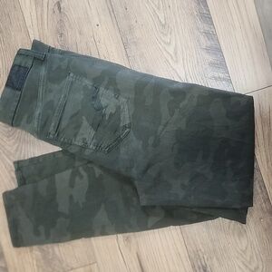 American Eagle High Waisted Stretch Jegging Camo. Size 8, Curvey
